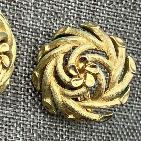 Trifari Clip On Earrings As Is Gold Branches Swirl Classic Vintage Retro Granny - Picture 3 of 6